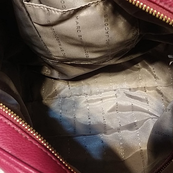 Red leather tote bag with strap with dustbag - Picture 5 of 9